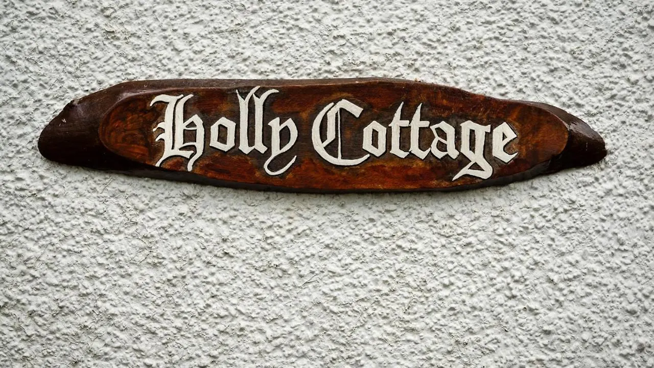 Holly Cottage. Romantic Getaway. Tourist Base. Harker
