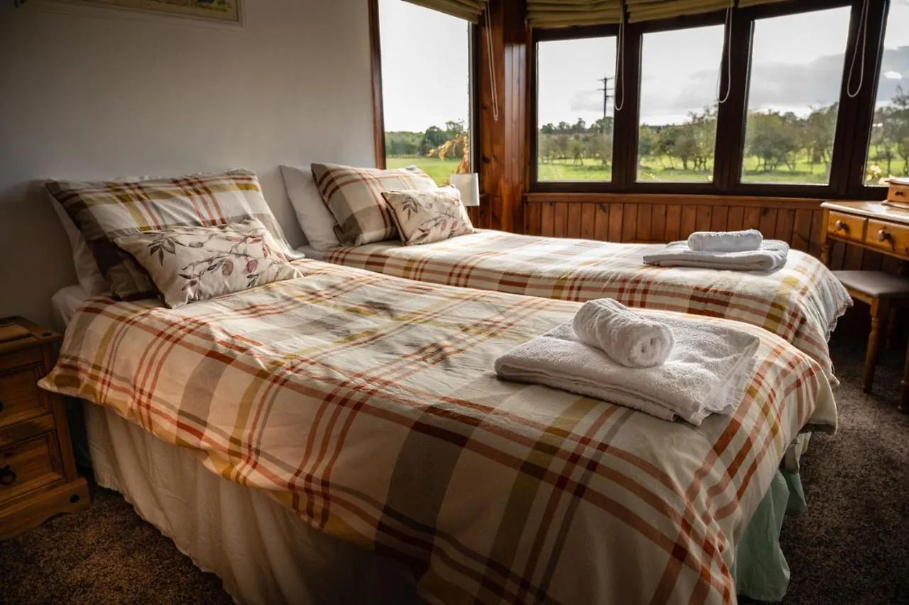 Holly Cottage. Romantic Getaway. Tourist Base. Harker United Kingdom