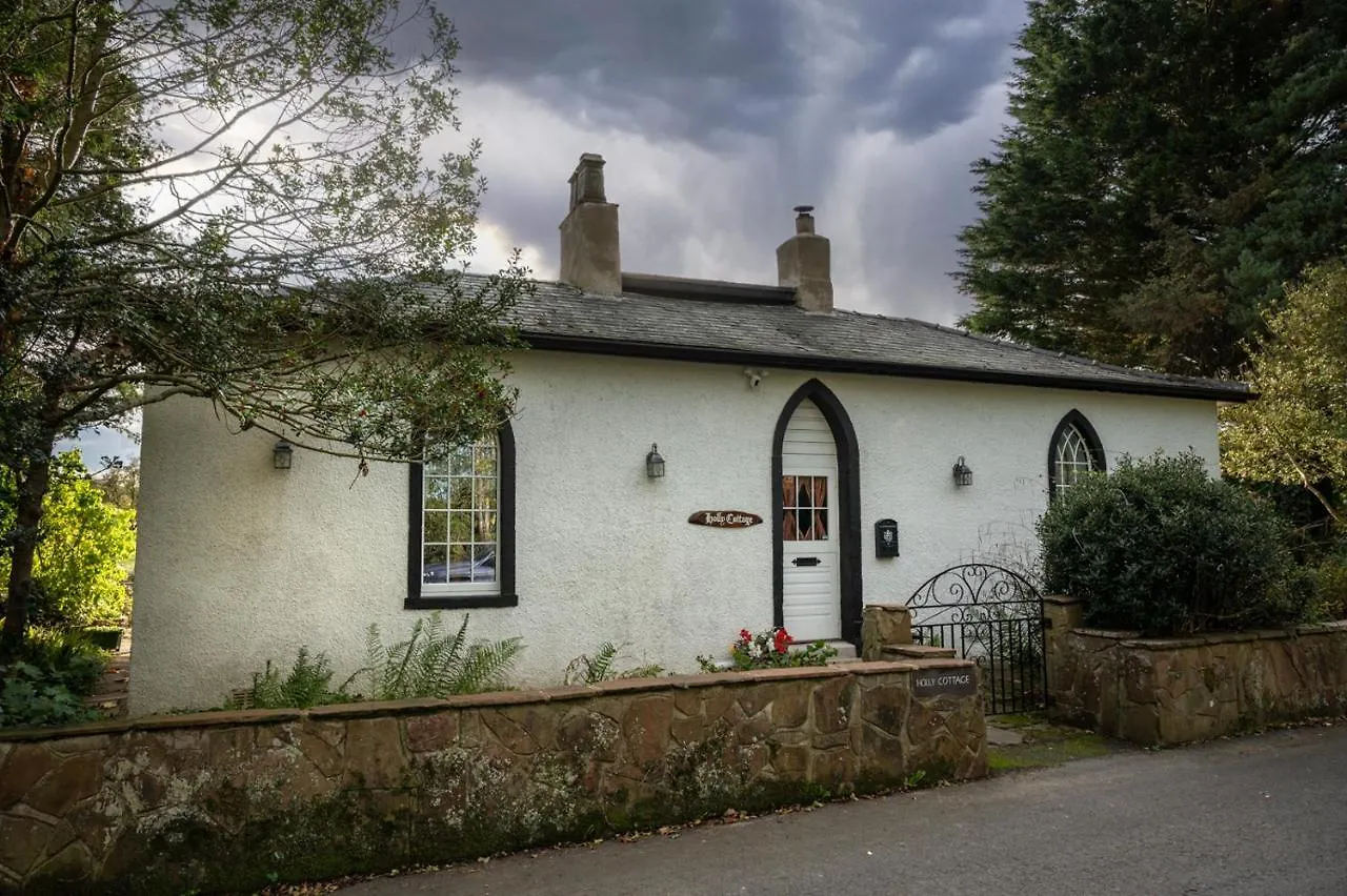 Holly Cottage. Romantic Getaway. Tourist Base. Harker 0*,  United Kingdom