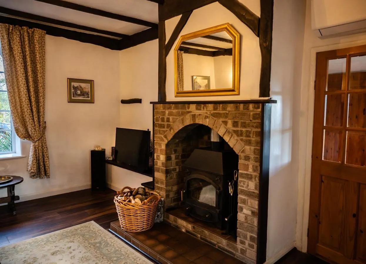 Holiday home Holly Cottage. Romantic Getaway. Tourist Base. Harker